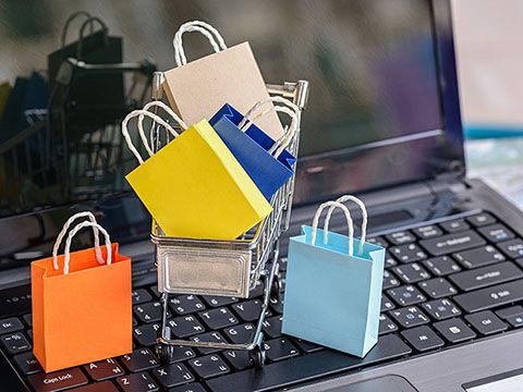 quang-cao-manh-ai-cung-biet-tiki-lazada-shopee-nam-tay-nhau-lo-nang-chuc-nghin-ty