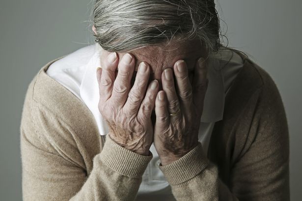 Nguy cơ mắc Alzheimer cao l&agrave; một trong những t&aacute;c hại của thuốc an thần