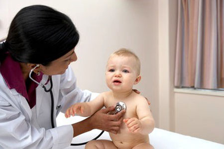 Thu&ocirc;́c đi&ecirc;̀u trị rụng tóc r&acirc;́t nguy hi&ecirc;̉m với trẻ em n&ecirc;n cha mẹ c&acirc;̀n đ&ecirc;̉ chúng ở xa t&acirc;̀m với của trẻ