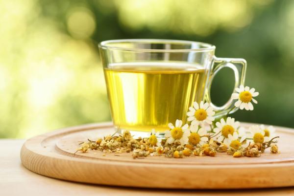 tr&agrave; hoa c&uacute;c l&agrave; thuốc nhuộm t&oacute;c thảo dược l&agrave;m s&aacute;ng m&agrave;u t&oacute;c
