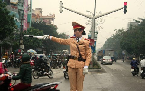 Nhiều CSGT khẳng định d&ugrave; kh&ocirc;ng được thưởng Tết 2015 vẫn l&agrave;m tr&ograve;n nhiệm vụ
