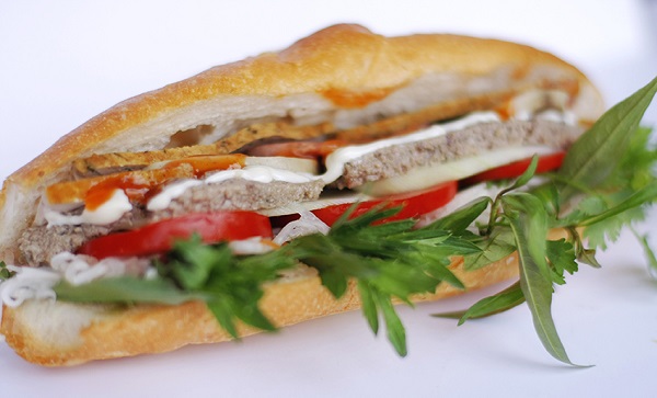 B&aacute;nh mỳ chả b&ograve; th&igrave; l&agrave;