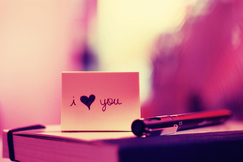 Con g&aacute;i y&ecirc;u bằng tai n&ecirc;n những lời ch&uacute;c Valentine ngọt ng&agrave;o sẽ khiến n&agrave;ng cảm thấy v&ocirc; c&ugrave;ng hạnh ph&uacute;c