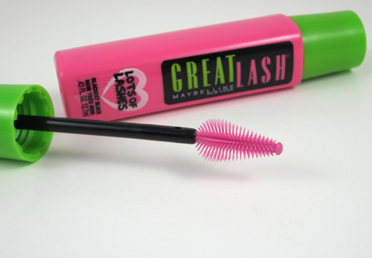 Maybeline Great Lash l&agrave; một trong những loại mascara b&aacute;n chạy nhất v&agrave; được y&ecirc;u th&iacute;ch nhất mọi thời đại