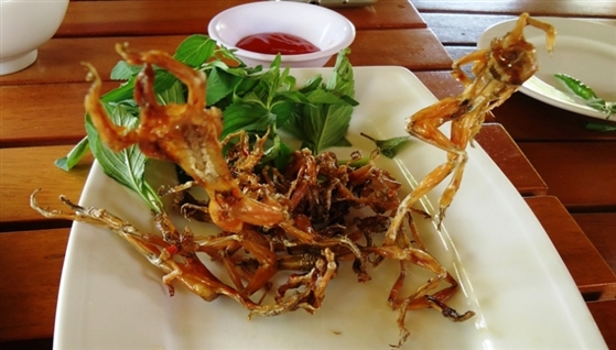 Kh&ocirc; nh&aacute;i đặc sản c&oacute; nhiều c&aacute;i t&ecirc;n mỹ miều &ldquo;vũ nữ ch&acirc;n d&agrave;i&rdquo;, &ldquo;kiều nữ đại gia&rdquo;, &ldquo;c&ocirc; g&aacute;i ch&acirc;n d&agrave;i&rdquo;
