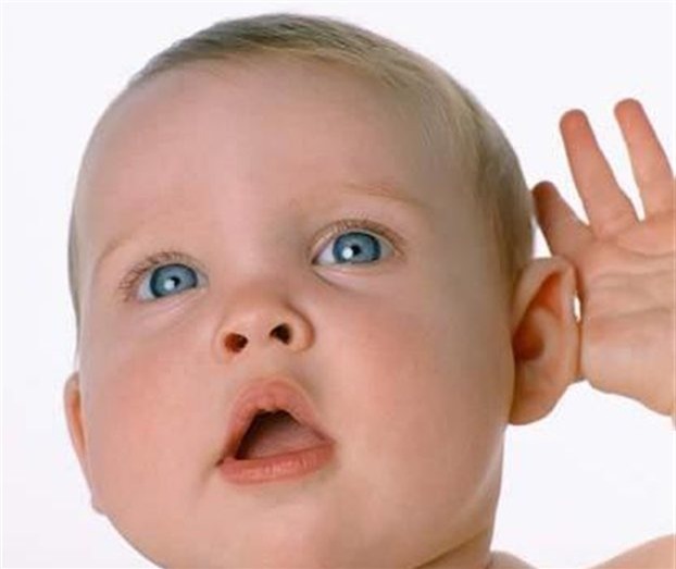 Khi đến một nơi ồn ào như quán bar mà bạn không nghe thấy người đối diện đang nói gì, hãy hướng tai phải về phía người đó. Tai phải tiếp thu lời nói tốt hơn, trong khi tai trái nghe những âm thanh như âm nhạc tốt hơn.