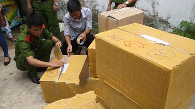 triệt ph&aacute; iPhone lậu