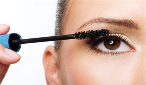 Phủ mascara kh&ocirc;ng tr&ocirc;i