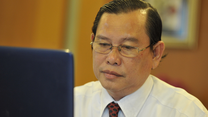 &Ocirc;ng Hồ Ph&uacute; Bạc