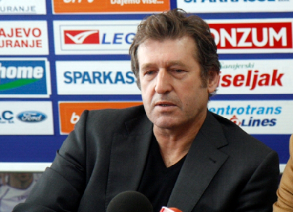 HLV Safet Susic đội Bosnia and Herzegovina, 59 tuổi, người Bosnia