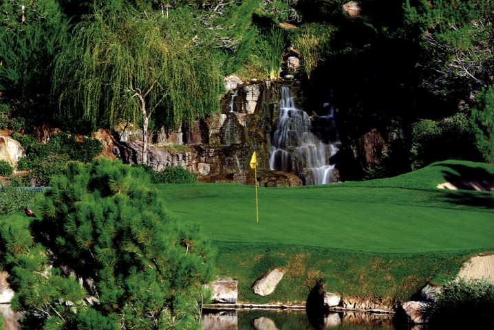s&acirc;n golf ti&ecirc;u chuẩn quốc tế