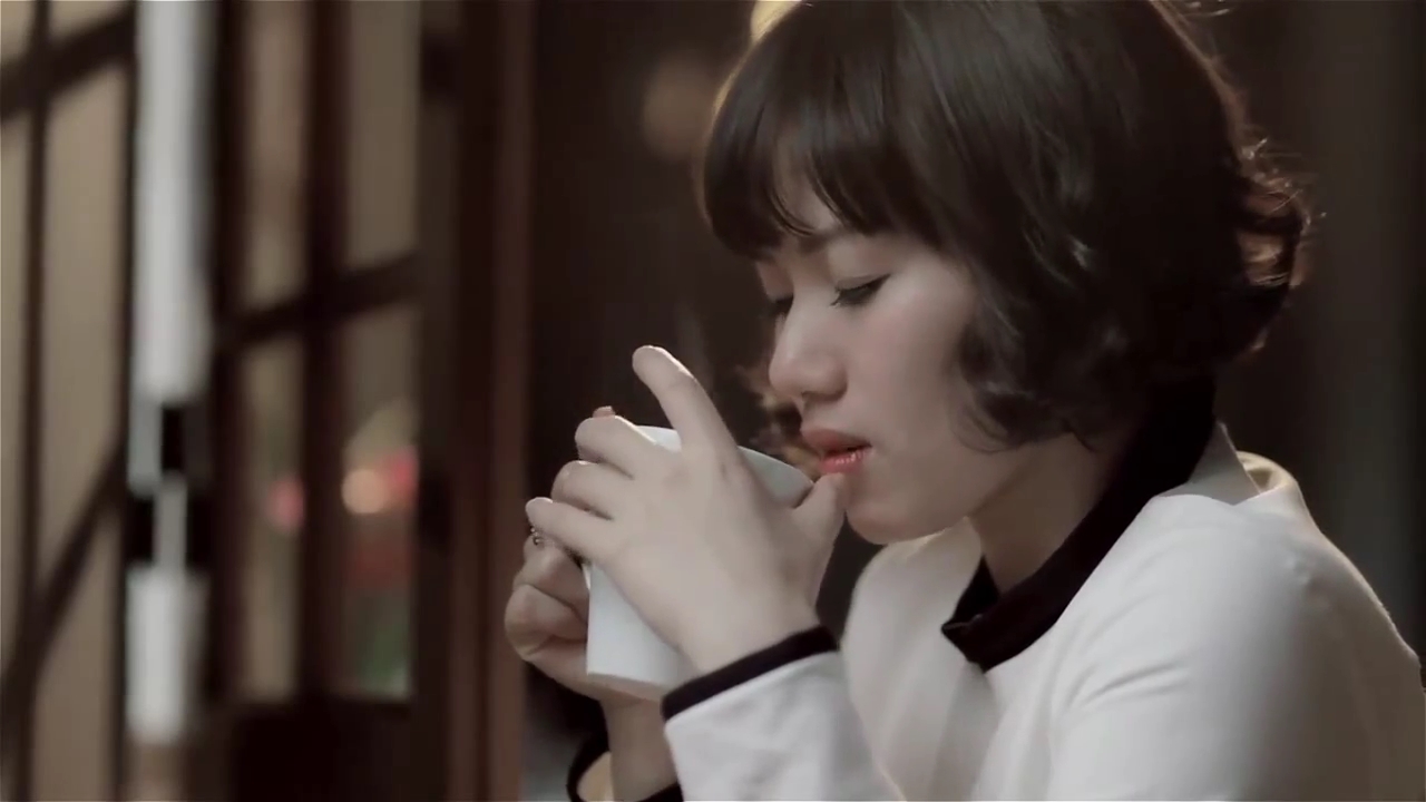 Th&ugrave;y Chi khiến fan bật kh&oacute;c với MV Tết &lsquo;B&igrave;nh y&ecirc;n l&agrave; nơi trở về&rsquo;