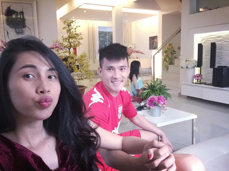 Thủy Ti&ecirc;n &ndash; C&ocirc;ng Vinh &lsquo;khoe&rsquo; kh&eacute;o hạnh ph&uacute;c vẹn tr&ograve;n dịp đầu năm