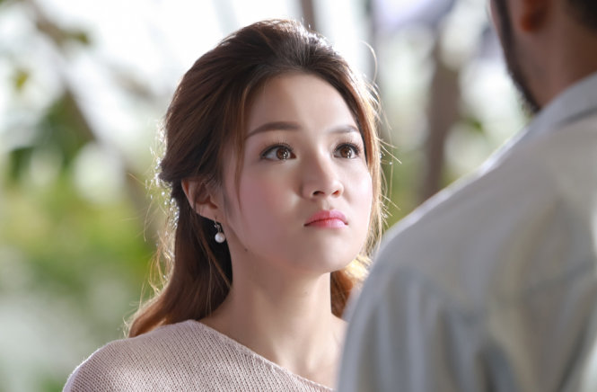 Thủy Top đẹp &lsquo;lạ&rsquo; trong MV mới