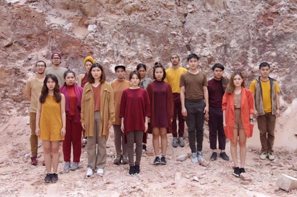 Vì chơi thân với nhau nên giữa các thành viên có tính cách và style ăn mặc khá giống nhau. Từ những bộ trang phục đến phụ kiện đều có sự đồng điệu. 