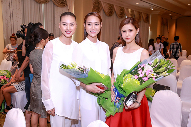 Trong buổi họp báo ra mắt chương trình từ thiện của Ngô Thanh Vân, Trương Quỳnh Anh có dịp hội ngộ Diệp Bảo Ngọc.