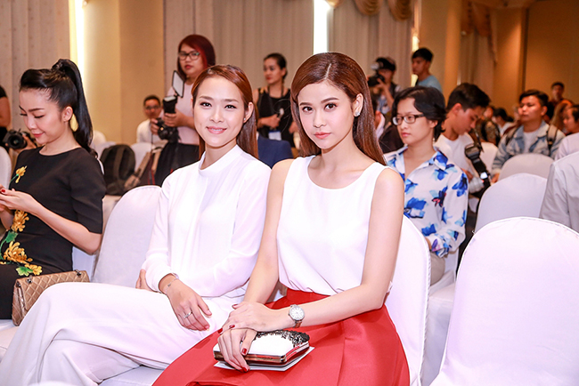 Nhan sắc của Quỳnh Anh và Diệp Bảo Ngọc khi đứng chung đều thu hút người đối diên. 