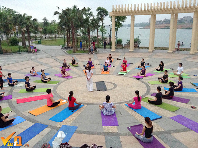 Mới đây, câu lạc bộ yoga Trái tim vàng Việt Trì có buổi ngoại khóa tại công viên Văn Lang - thành phố Việt Trì.