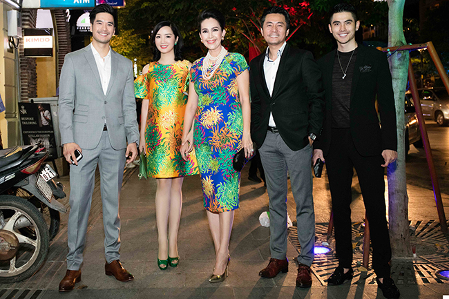 Họ cũng là những khách hàng thân thiết của Đỗ Mạnh Cường và luôn ủng hộ anh mỗi khi ra mắt các BTS mới.