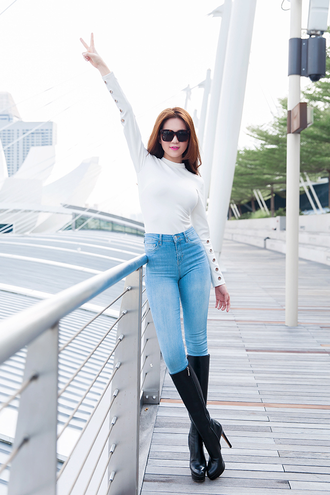 Ngọc Trinh trẻ trung, xinh đẹp tại Singapore.