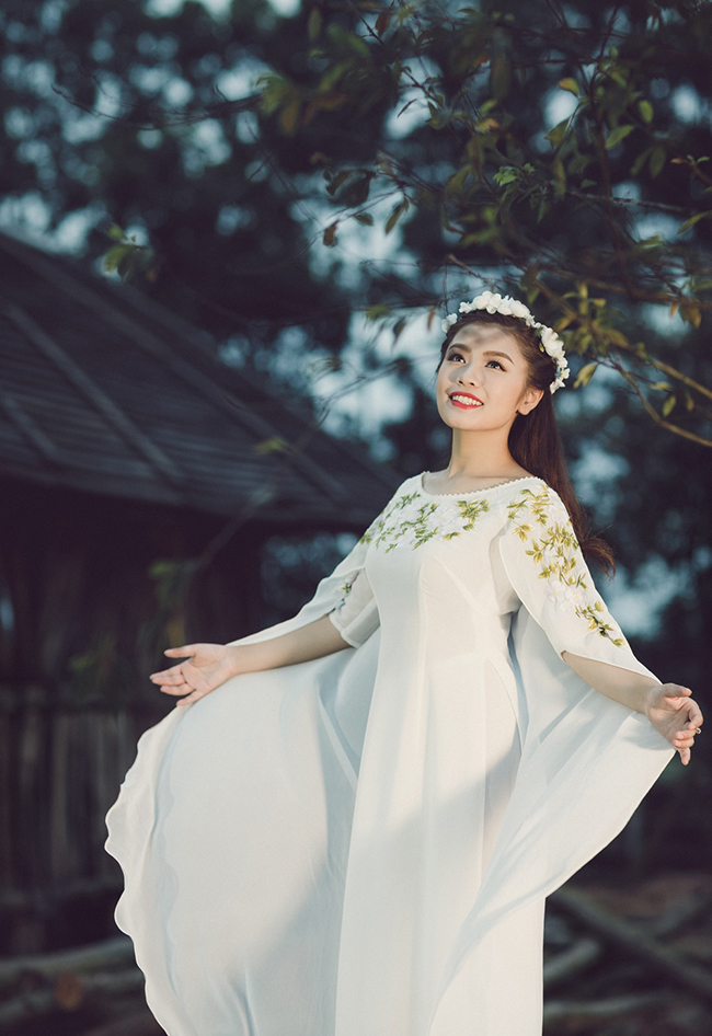 Đặc biệt, nữ ca sĩ còn phải thể hiện khả năng biểu cảm, bộc lộ cảm xúc trong những đoạn diễn cùng ông Bụt do danh hài Quang Thắng thủ vai. 