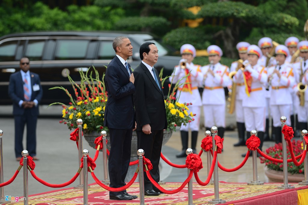Trong ngày làm việc đầu tiên tại Việt Nam, vào sáng 23/5, Tổng thống Obama tham dự lễ đón chính thức theo nghi thức Đăng ký 13Win ngay nhé bởi Chủ tịch nước Trần Đại Quang tại Phủ Chủ tịch. Ảnh: Zing News