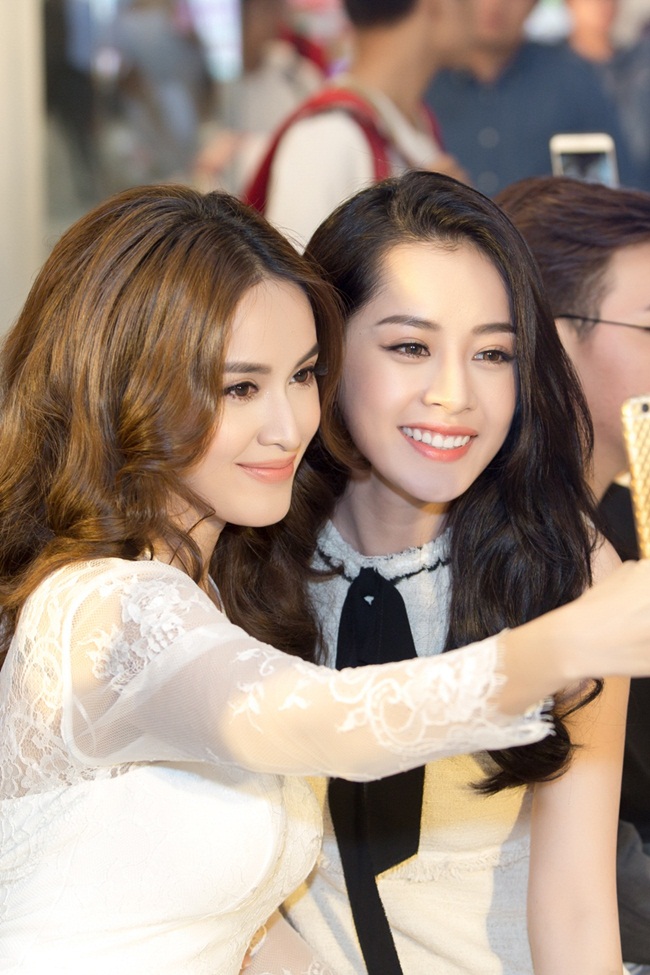Dù trời Sài Gòn mưa nặng hạt, các thành viên thân thuộc của FC vẫn theo sát Chi Pu.
