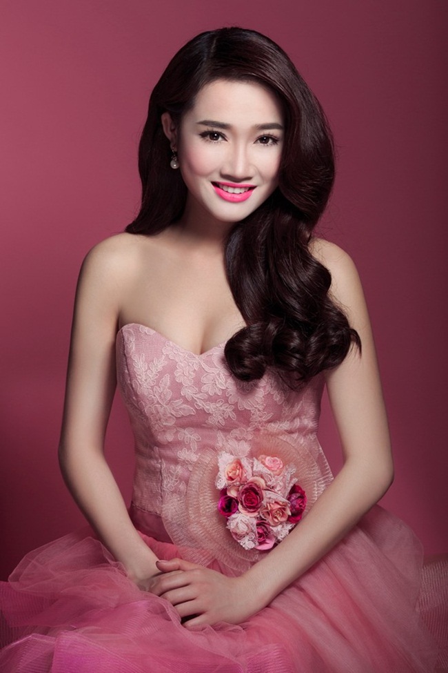 Người yêu Trường Giang cho biết, cô sẽ lưu lại xứ sở kim chi tới giữa tháng 6 và sau đó trở về Việt Nam để tiếp tục các phân cảnh tiếp theo của Tuổi thanh xuân 2 tại Đà Nẵng tới cuối tháng 8.