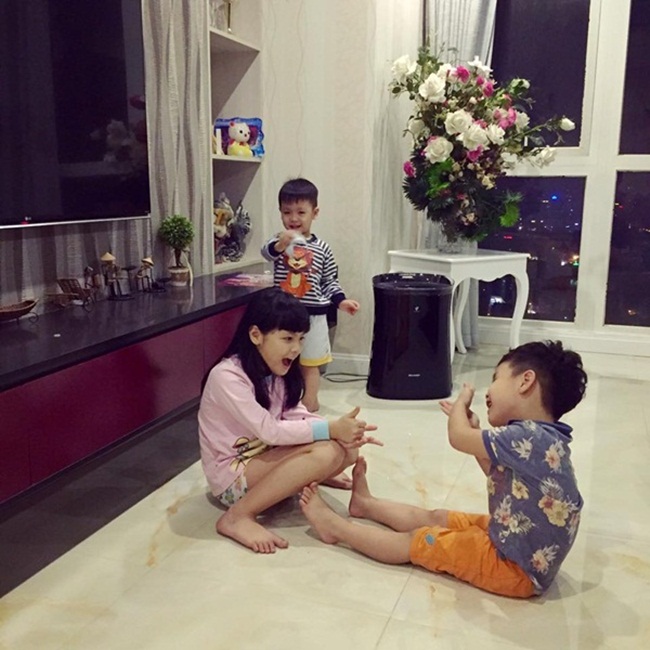 Căn hộ nhà MC Phan Anh luôn đầy ắp tiếng cười của các hoàng tử, công chúa trong nhà.