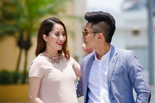 Phan Hiển luôn giành cử chỉ yêu thương, chăm sóc cho vợ.