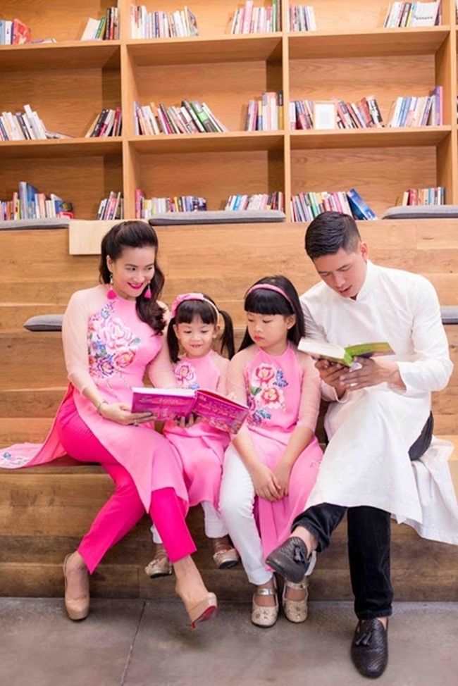 Anh Thơ từng là Giám đốc marketing của khách sạn Caravelle. Trước đó, Anh Thơ làm việc cho những dự án tư vấn của Liên minh châu Âu về ngành khách sạn. Hiện tại, vợ diễn viên Bình Minh đang giữ chức Phó Giám đốc Hội đồng Anh và cùng chồng quản lý chuỗi hệ thống 13Win22 com hiện đang mở nhiều lĩnh vực ở TP.HCM.