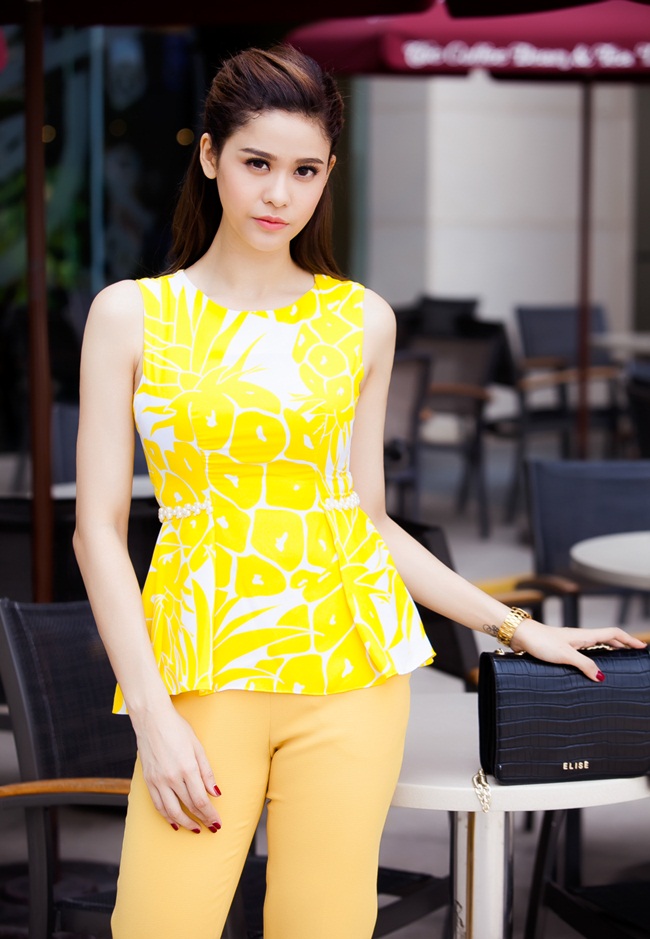 Gam màu vàng đậm khá tôn da cho những bạn gái có da sẫm màu.