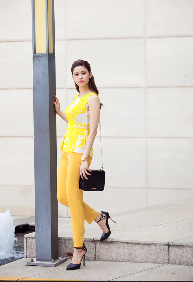 Những đường cắt chuẩn xác tạo nên phom dáng hoàn chỉnh để tôn vinh vẻ đẹp cơ thể.