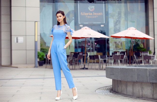 Bạn nên mặc màu sáng để tránh hấp thụ nhiệt.