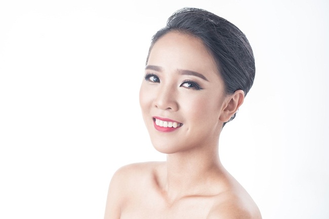 Kinh nghiệm từng tham gia Hoa hậu Đại dương giúp cô tự tin bước vào các vòng thi hình thể, trình diễn trước ống kính.