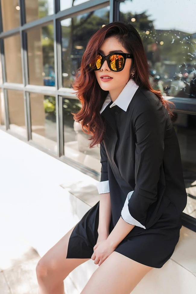  Điểm nhấn trong sự kết hợp của những yếu tố tạo nên thời trang cao cấp đó chính là những chiếc túi xách đắt giá đến từ thương hiệu thời trang hàng đầu Dior. 