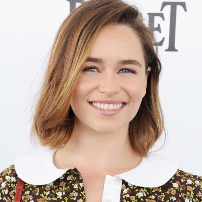 Emilia Clarke sở hữu khuôn mặt xinh đẹp.