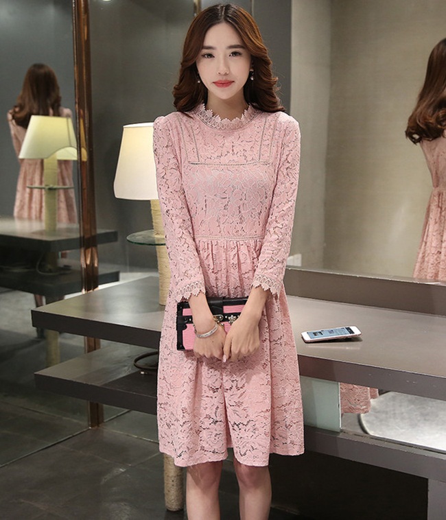 Nếu bạn là một cô gái có vẻ đẹp dịu dàng, nữ tính, đừng bỏ qua những chiếc đầm xòe.