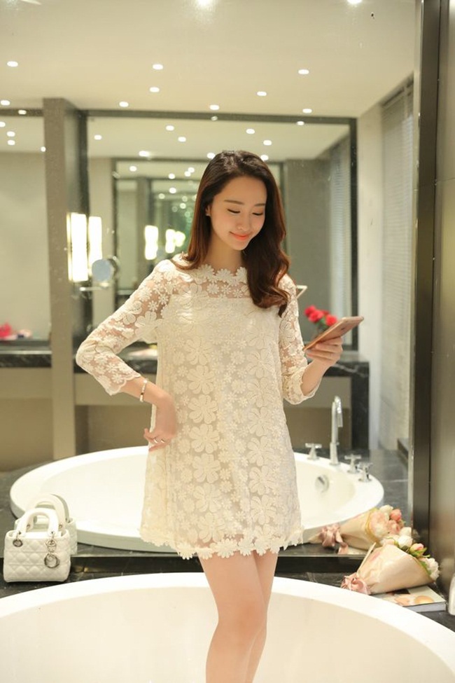 Váy suông ngắn rất phù hợp cho những chuyến đi chơi, dã ngoại, đảm bảo sự thoải mái mà không kém phần thời trang.