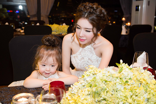 Elly Trần thường xuyên ghi lại những khoảnh khắc của cô bé trong ngày thường và đăng lên trang cá nhân của mình.