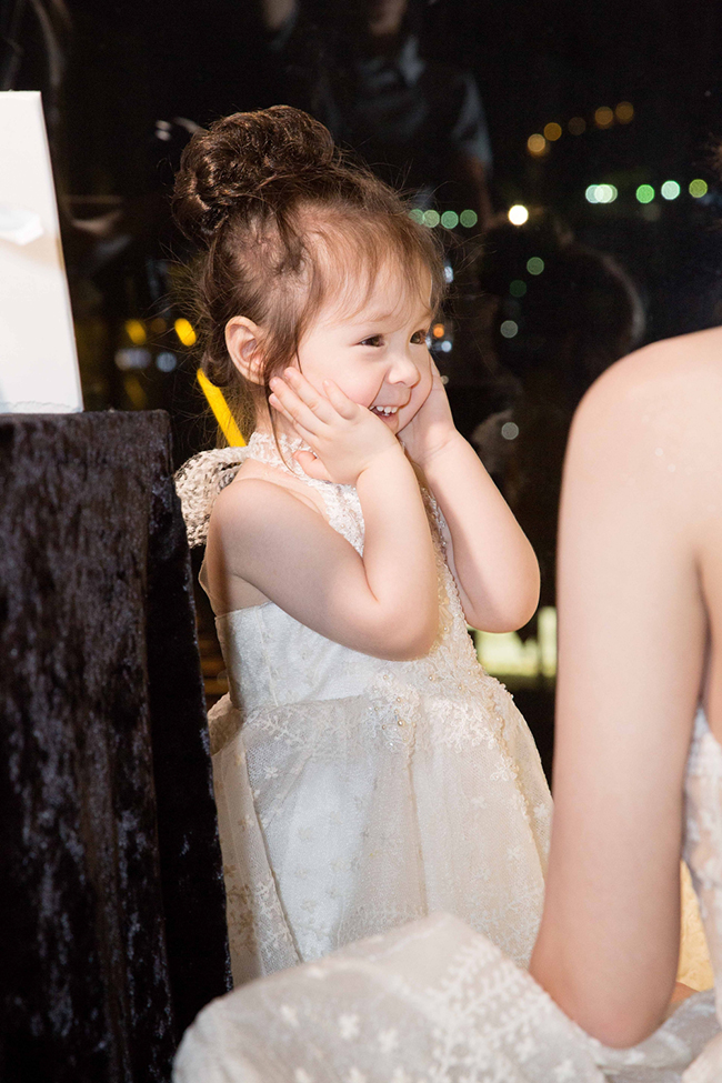 Ngắm những biểu cảm đáng yêu của bé Cadie Mộc Trà.