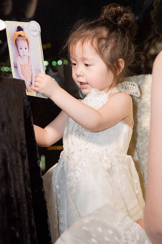 Do đó, đêm tiệc sinh nhật này là một món quà đầy ý nghĩa nữ diễn viên dành tặng cho con gái. Cô không muốn bỏ lỡ ngày  sinh nhật và những khoảnh khắc hạnh phúc bên cạnh con gái yêu.