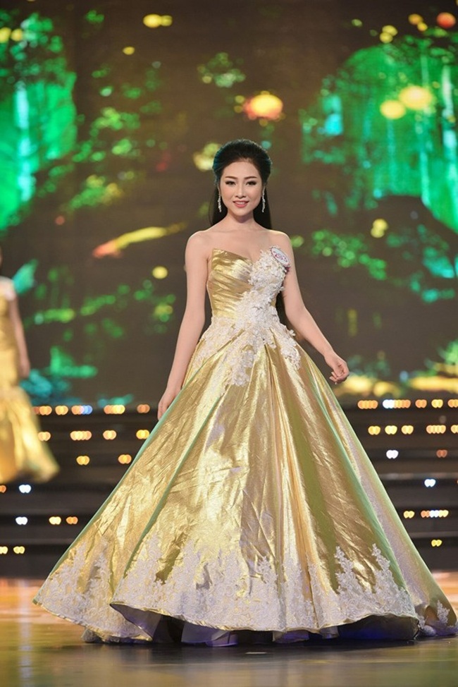 Bùi Nữ Kiều Vỹ có thân hình khá chuẩn với chiều cao 1m71, số đo ba vòng 83 - 61- 89, cân nặng của cô là 49kg.
