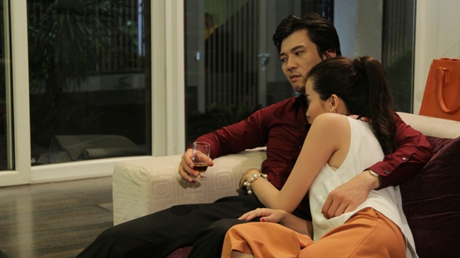 Trong quá trình quay, cô cũng được các diễn viên khác hướng dẫn diễn xuất. ''Anh Đức Sơn giúp tôi rất nhiều. Anh ấy rất khó tính, trước mỗi cảnh quay cả hai đều bàn với nhau về cách diễn. Anh Đức Sơn bảo tôi phải tạo cảm hứng để cả hai nhập vai tốt. Trên phim, tôi và anh yêu nhau nhưng ngoài đời, anh ấy bằng tuổi cha tôi. Và đấy cũng là một trong những khó khăn lớn khi tôi nhận vai này'' - Cao Thái Hà chia sẻ.