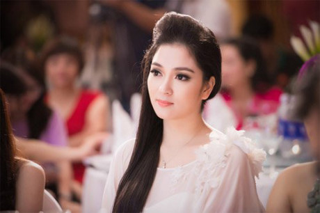 Nguyễn Thị Huyền: Hoa hậu Việt Nam 2004. Trước đó, năm 2001, Nguyễn Thị Huyền đoạt giải Á hậu 1 cuộc thi Hoa hậu Thể thao Việt Nam tổ chức tại Vũng Tàu.