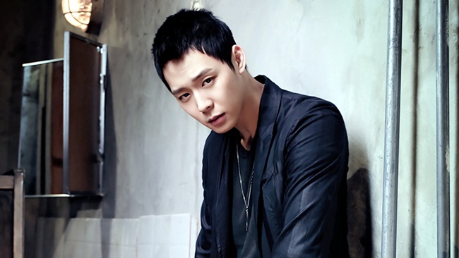 Đầu năm 2012, Park Yoo Chun đảm nhận vai chính trong bộ phim Rooftop Prince - Hoàng Tử Gác Mái đóng cặp với Han Ji Min. Câu chuyện xoay quanh một vị Thái Tử bị lạc vào thế giới hiện đại và ở đây anh đã tìm ra sự thật về cái chết của Thái Tử Phi. Sự ngọt ngào trong diễn xuất của  Han Ji Min đã giúp cho Yoo Chun thể hiện được trọn vẹn hình ảnh một chàng Thái Tử mạnh mẽ và cao quý. 
