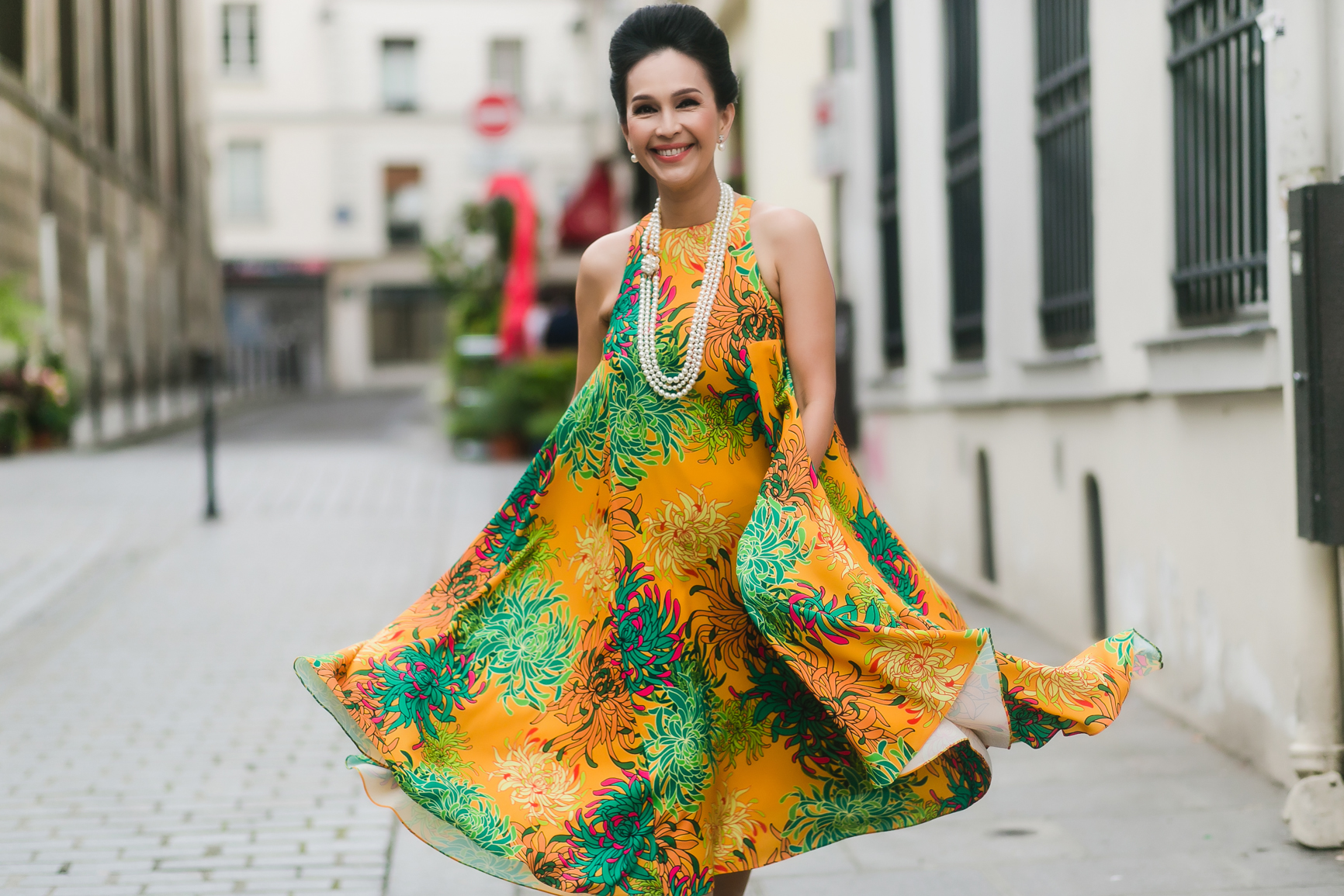 Gu thời trang của Diễm My được khen ngợi không hề kém cạnh những quý cô sang chảnh, đẳng cấp tại kinh đô thời trang Paris hoa lệ.