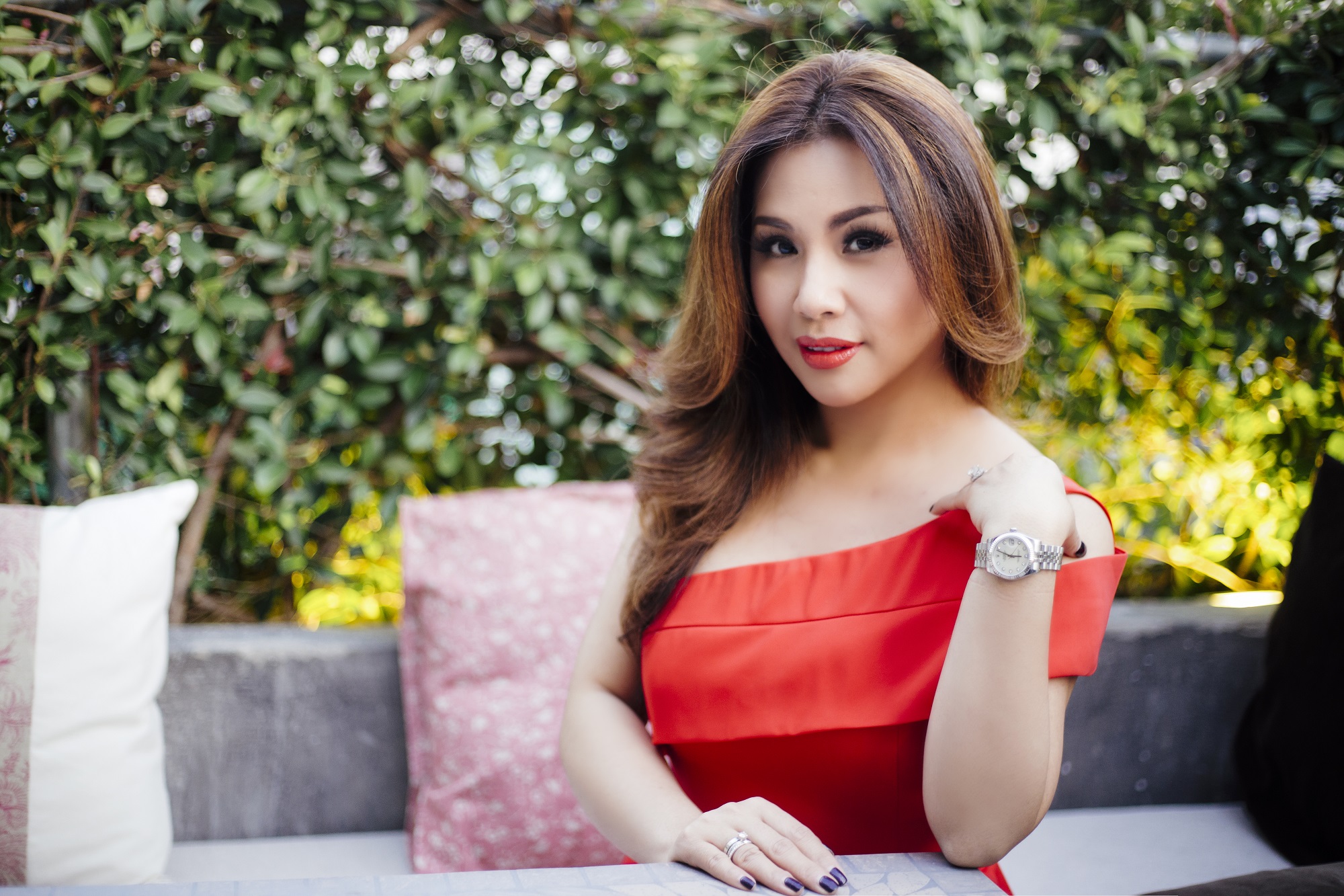 “Thời gian vừa qua Minh Tuyết được nhiều nhà sản xuất ngỏ lời tham gia một số chương trình nhưng vì nhiều lí do về thời gian, nội dung chưa thật phù hợp nên Minh Tuyết từ chối. Khi nhận lời mời tham gia “Tuyệt Đỉnh Song Ca”, Minh Tuyết đã phải suy nghĩ và bàn bạc với ekip của mình khá nhiều. Đây là format khá thú vị, chưa từng xuất hiện ở Việt Nam và hy vọng sẽ nhận được sự đón nhận của quí vị khán giả”, nữ ca sĩ chia sẻ.