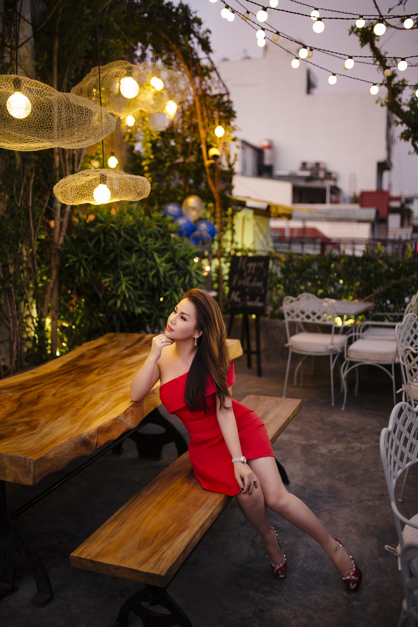“Phía trước còn nhiều điều thú vị nhưng cũng không ít thử thách. Lần đầu tiên ở vai trò giám khảo một cuộc thi lớn tạo cho Minh Tuyết khá nhiều áp lực nhưng sự chuẩn bị kỹ lưỡng đã giúp Minh Tuyết tự tin hơn rất nhiều”, nữ ca sĩ nói thêm. 