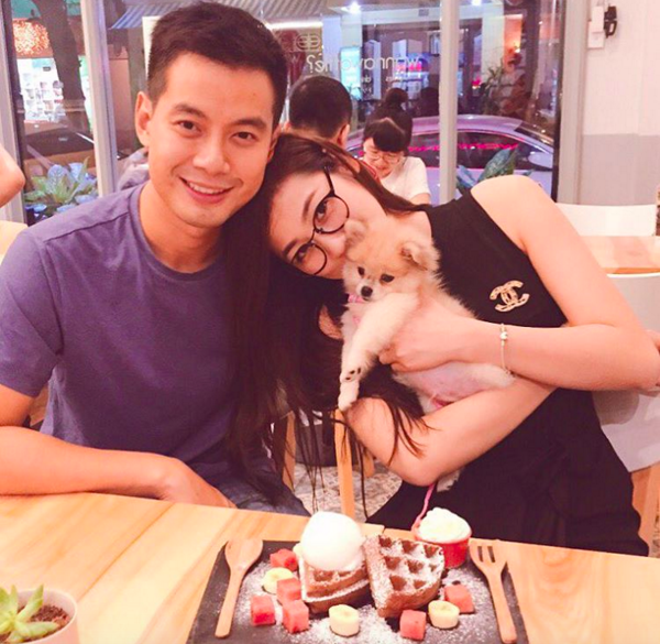 Sau đó, đến tháng 4, Tú Anh bất ngờ tung nhiều hình ảnh cận mặt người yêu điển trai. Nhiều người còn gọi đó là 'soái ca' bởi anh sở hữu nhiều đặc điểm: Đẹp, giỏi, giàu,...